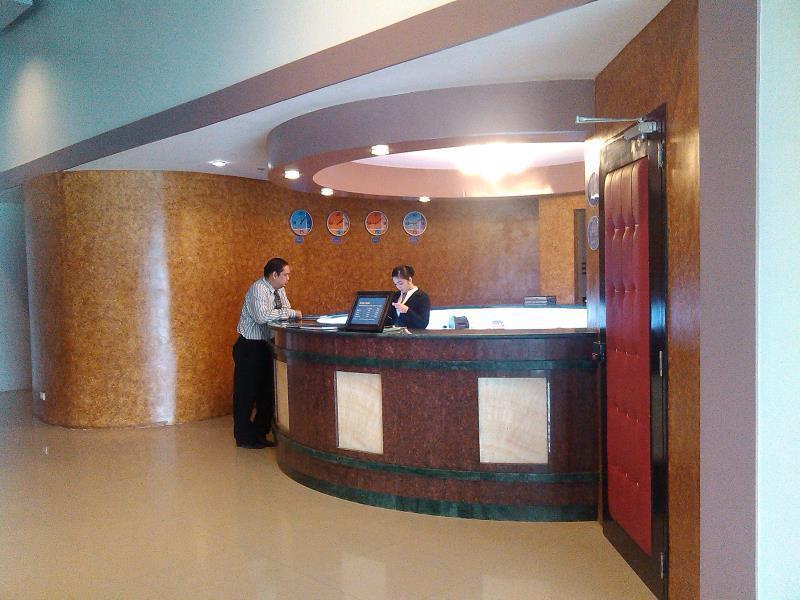 Icon Hotel Macapagal Manila Exterior foto
