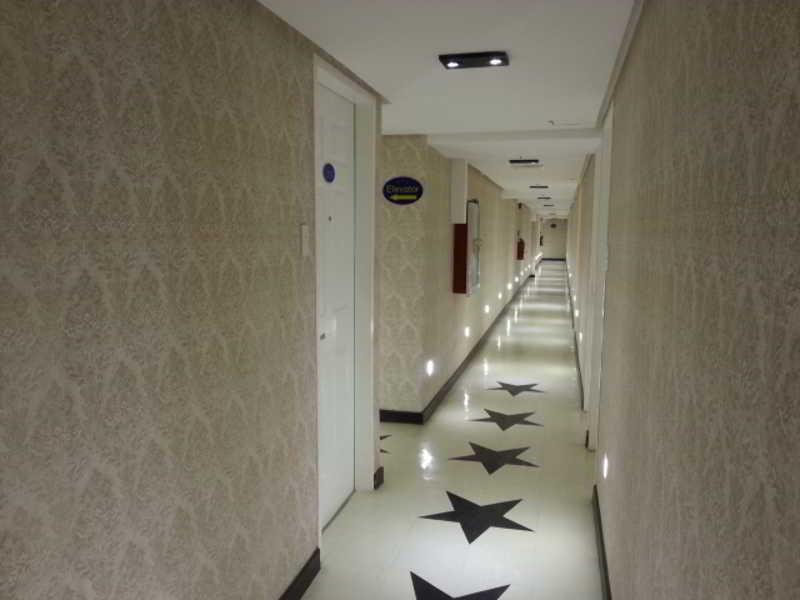 Icon Hotel Macapagal Manila Exterior foto