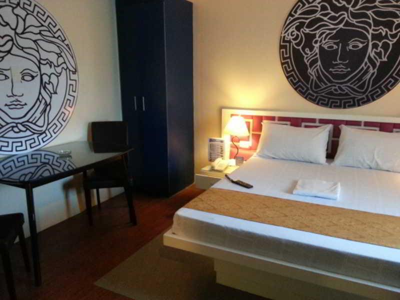 Icon Hotel Macapagal Manila Exterior foto