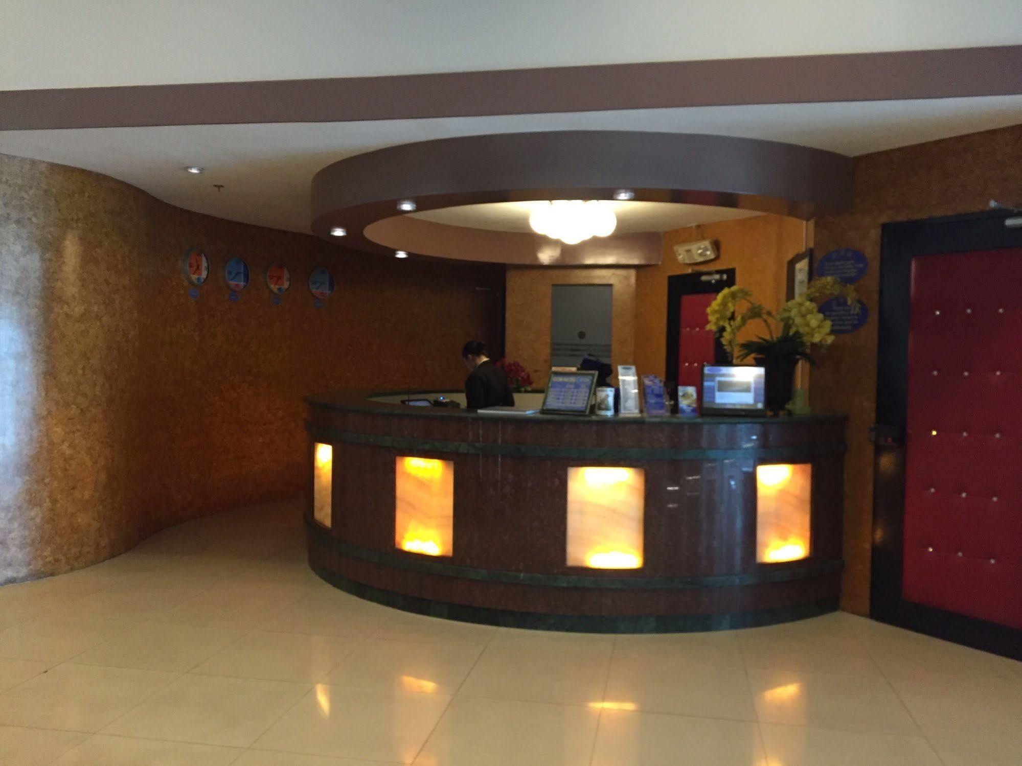Icon Hotel Macapagal Manila Exterior foto