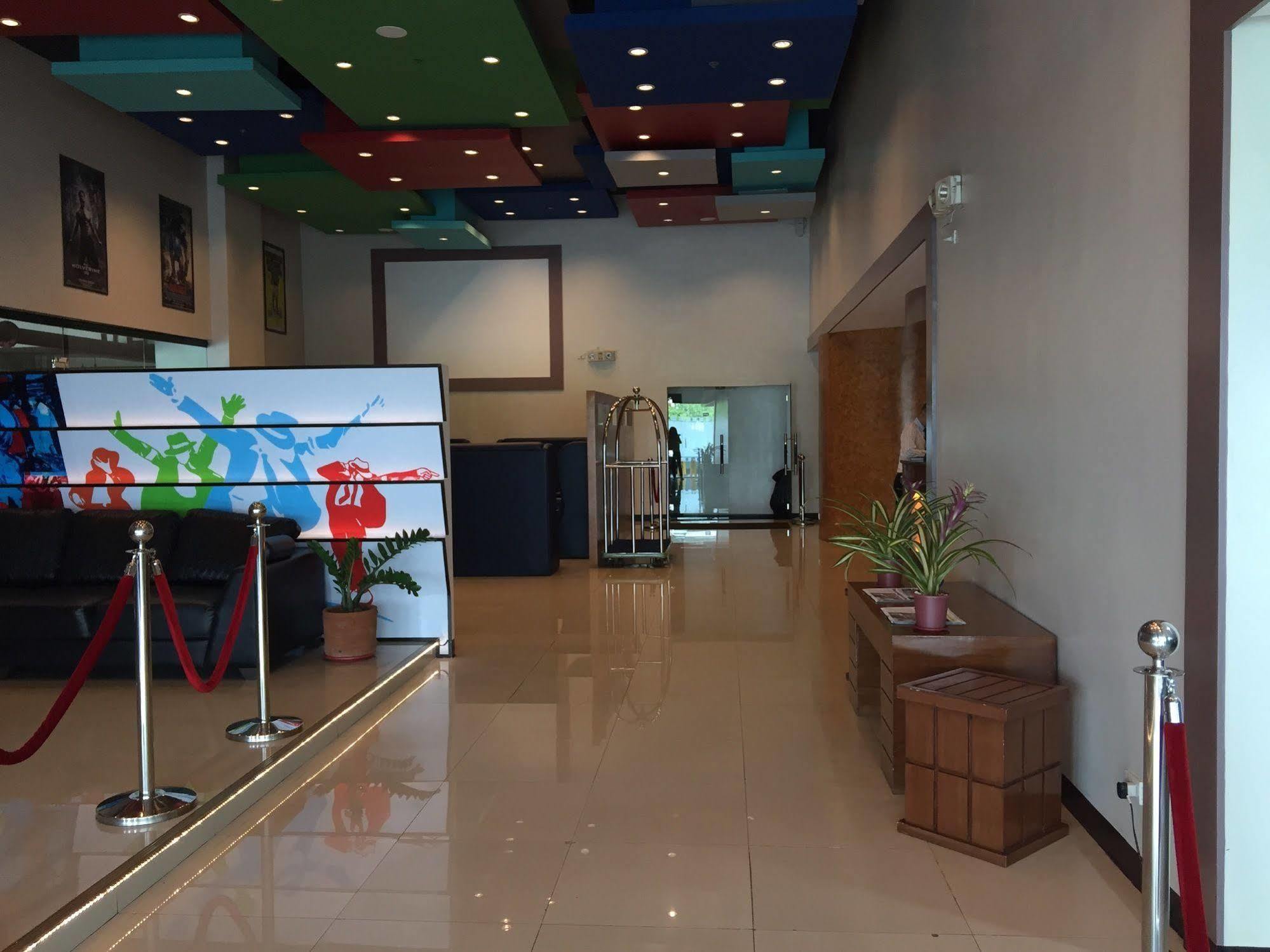 Icon Hotel Macapagal Manila Exterior foto